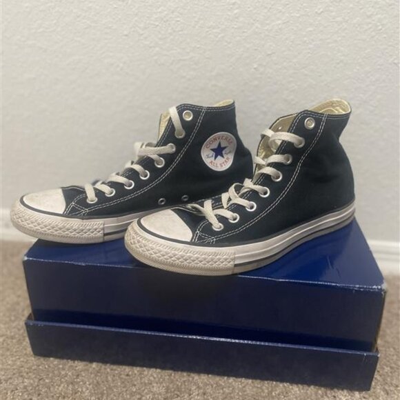 Converse Shoes - Chuck Taylor Converse - M7 W9